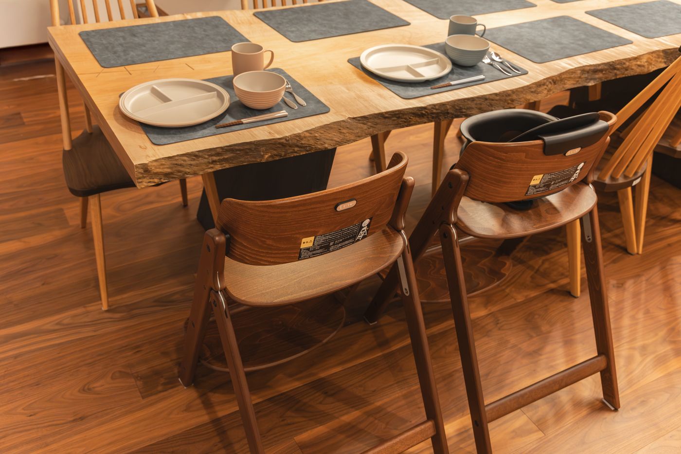 Place settings on the dining table with ceramic bowls